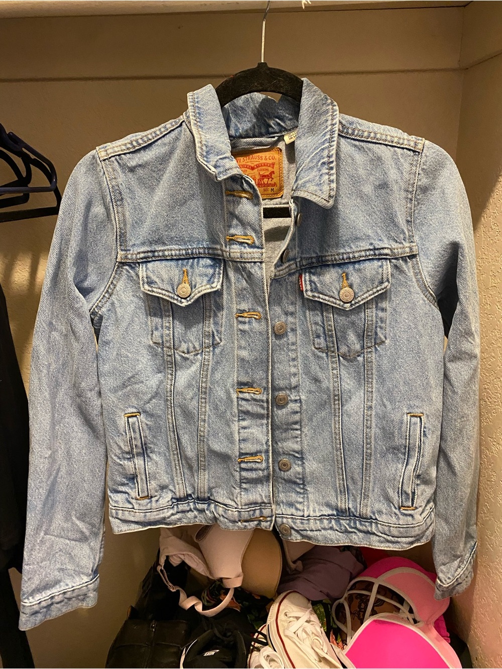 Levi's Light wash Denim trucker Jacket size medium EUC